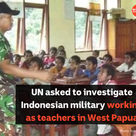 Indonesian Army Teaches at Primary School in West Papua